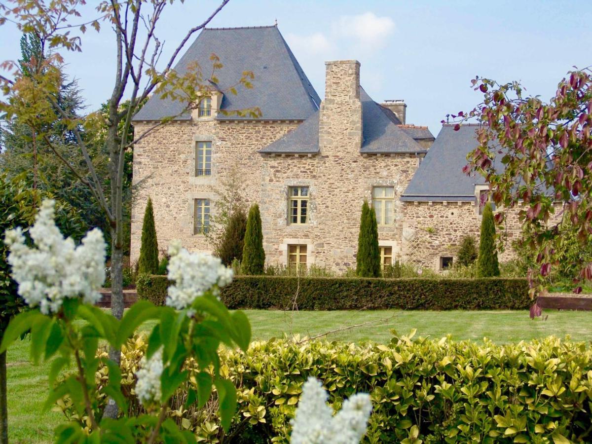 Gite La Passerelle - Manoir Le Plessix Madeuc Corseul Exterior foto